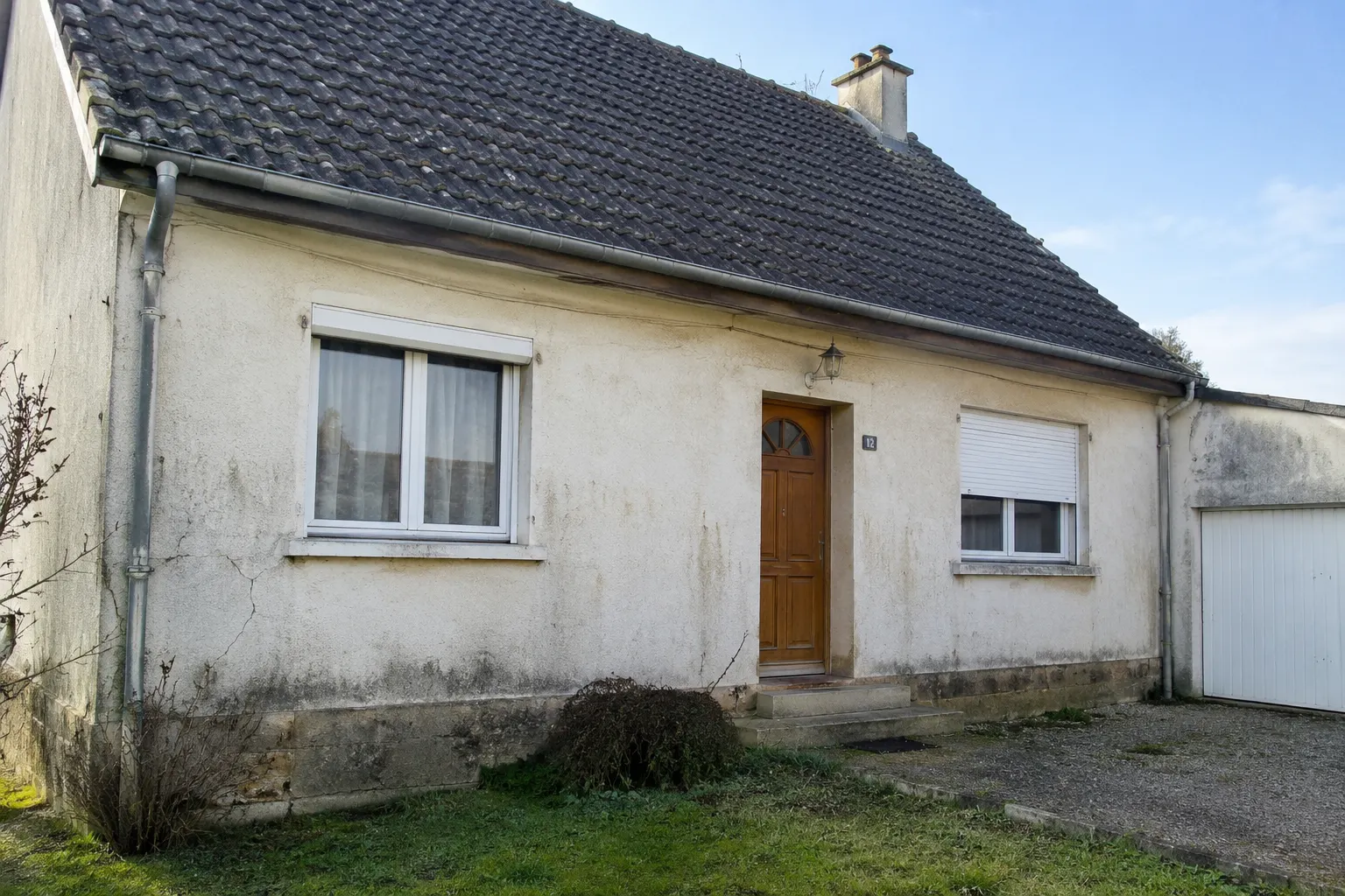 Ravalement d'une façade de maison : avant travaux